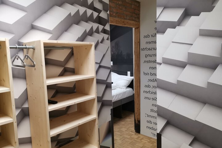 Room 17 of 111