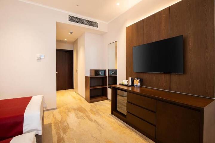Room 21 of 93