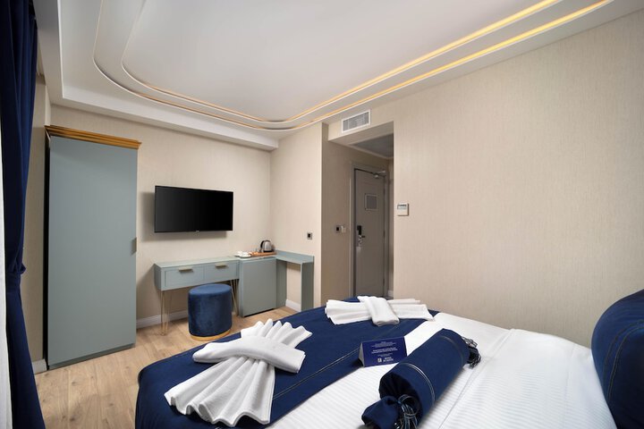 Room 8 of 72