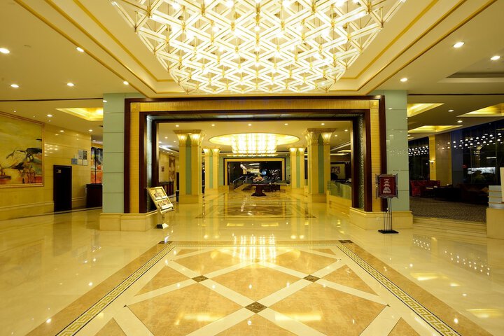 Entrance & Lobby