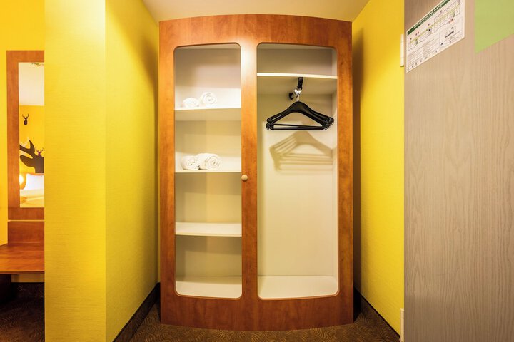 Room 13 of 118
