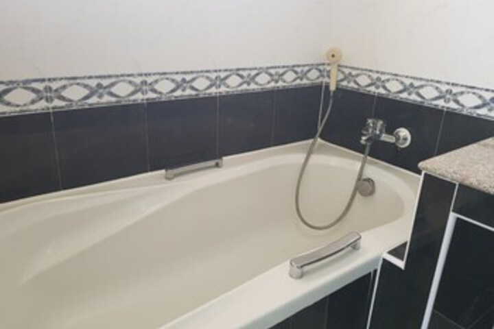Room 6 of 27