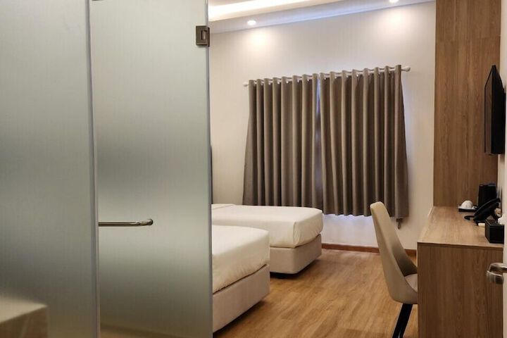 Room 11 of 24