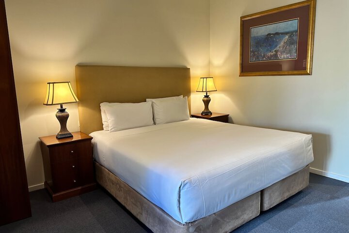 Room 8 of 33