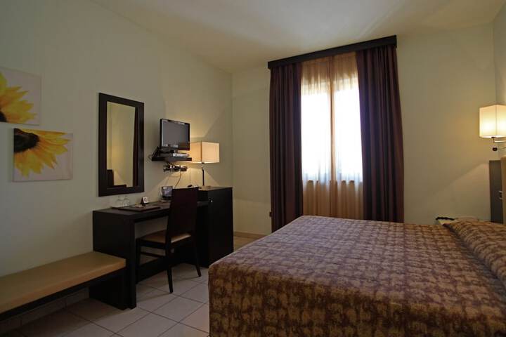 Room 8 of 48