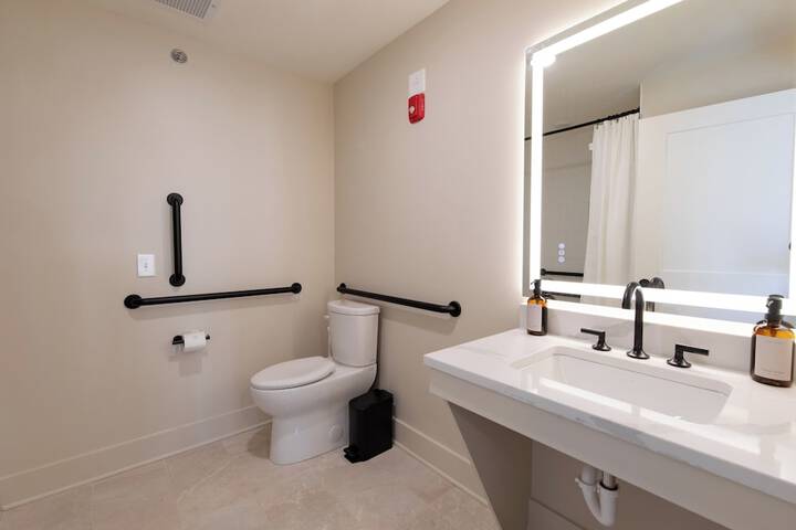 Room 25 of 34