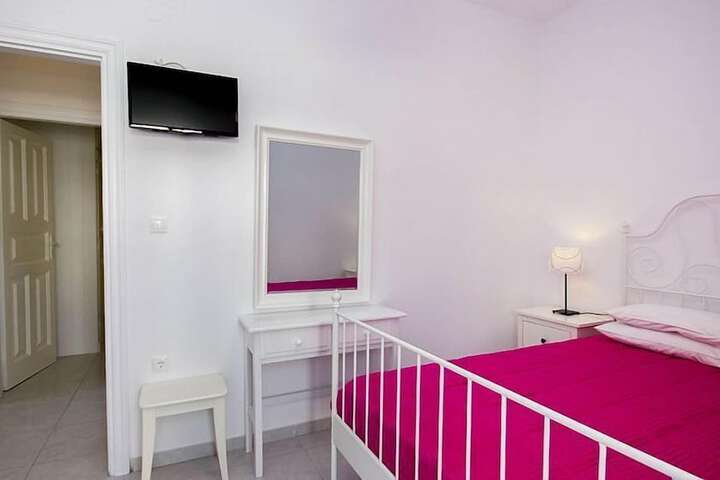 Room 13 of 49