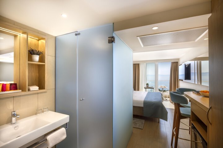 Room 46 of 94