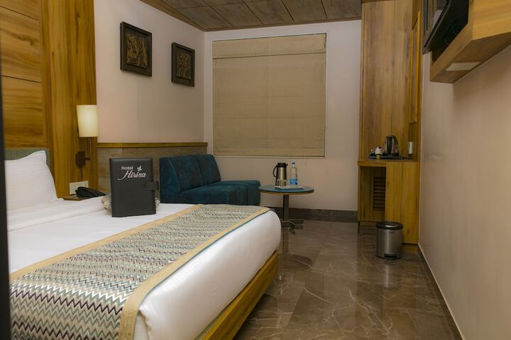 Room 9 of 26