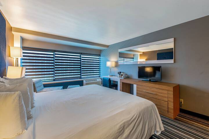 Premier King Bed (1 of 5)