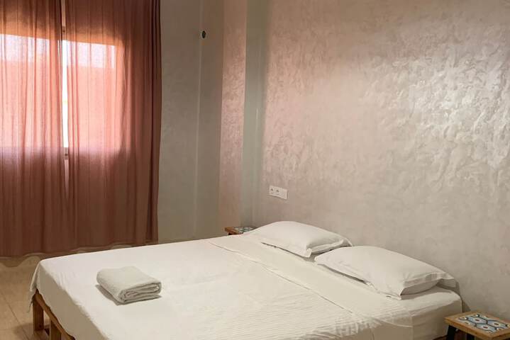 Room 2 of 16