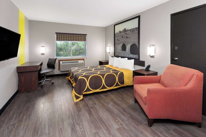 1 King Bed (14 of 17)
