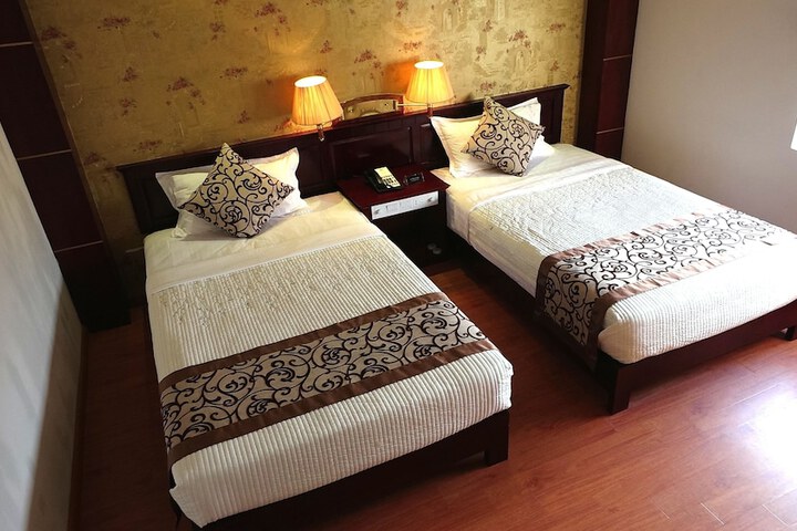 Room 11 of 34