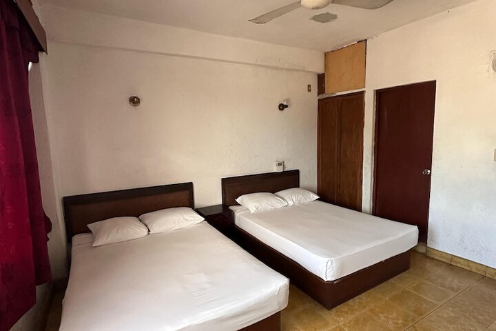 Room 5 of 11