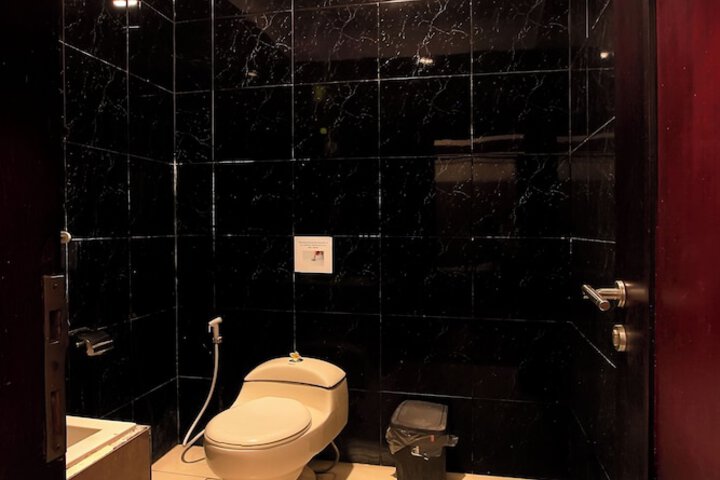 Room 17 of 60