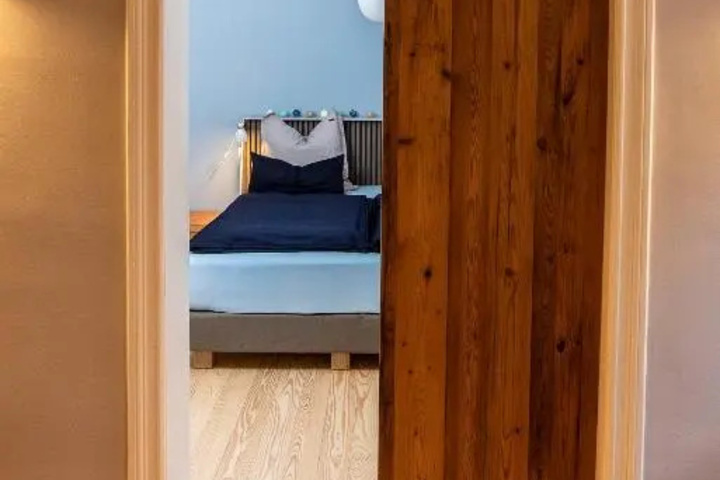Room 6 of 17