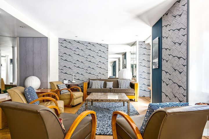 Guest Lobby