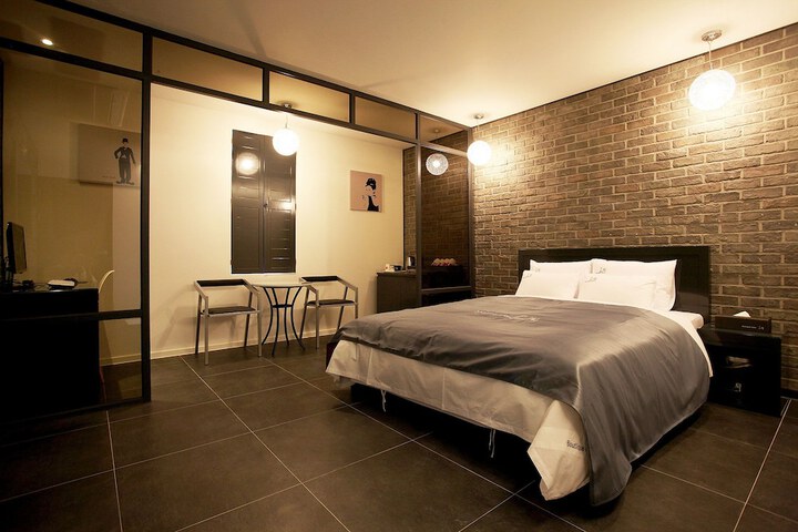 Room 7 of 40