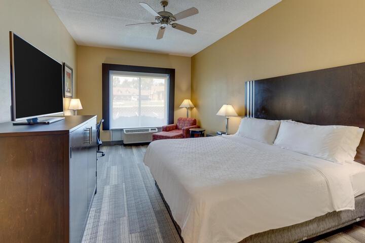 1 King Suite (17 of 22)