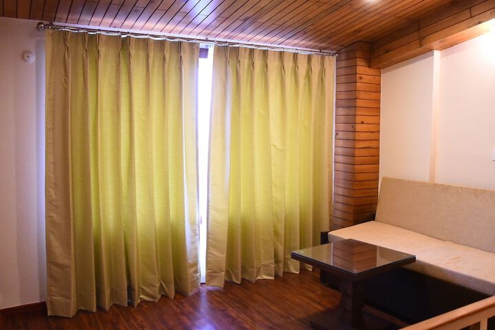Room 15 of 33