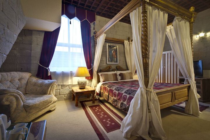 Room 2 of 51