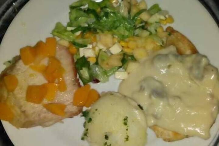 Dining 3 of 7