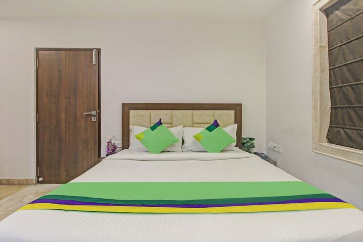 Room 34 of 69