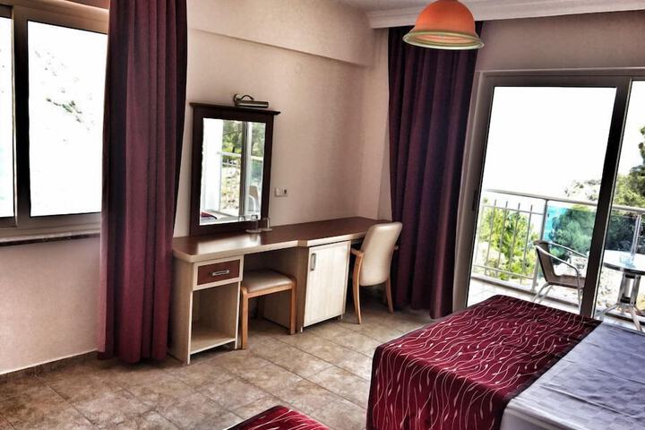 Room 6 of 27