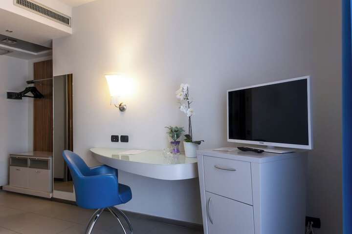 Room 4 of 31