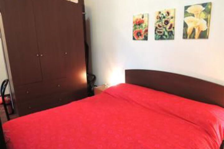 Room 8 of 48