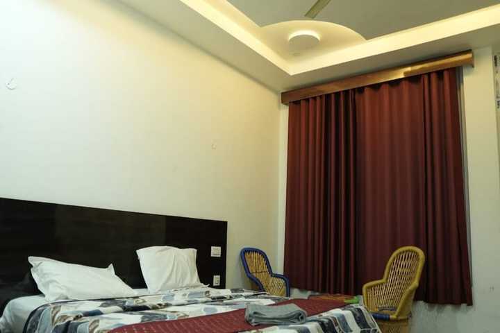 Room 14 of 16