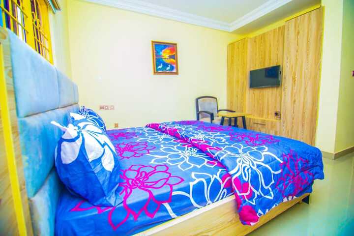 Room 5 of 11