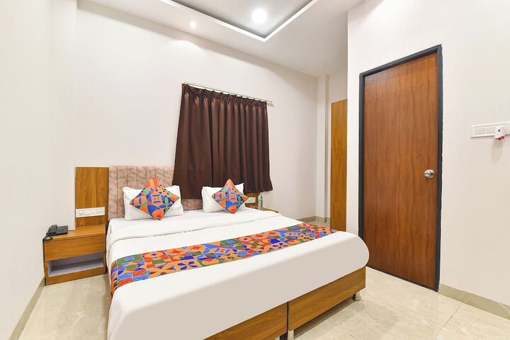 Room 8 of 33