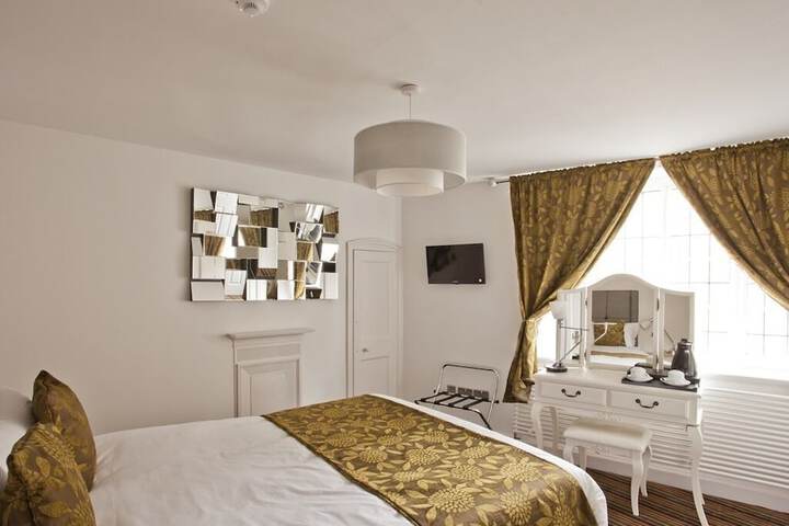 Room 6 of 39