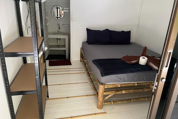 Room 28 of 78