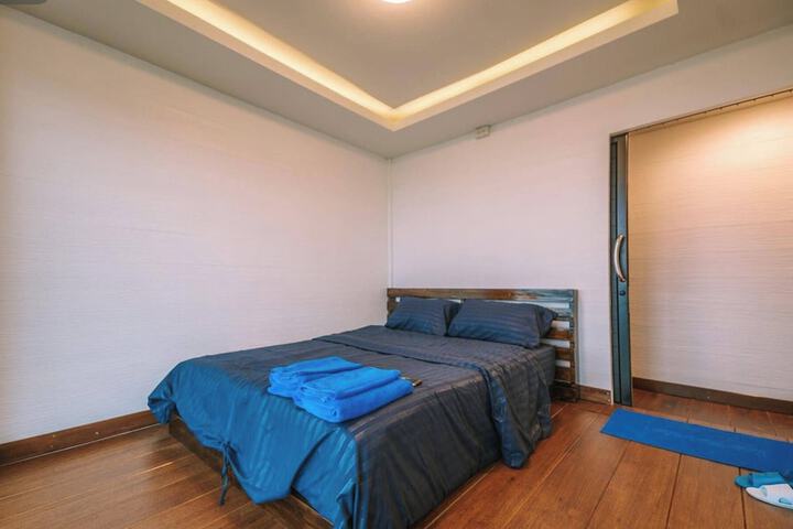 Room 27 of 105