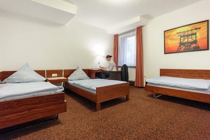Room 2 of 25