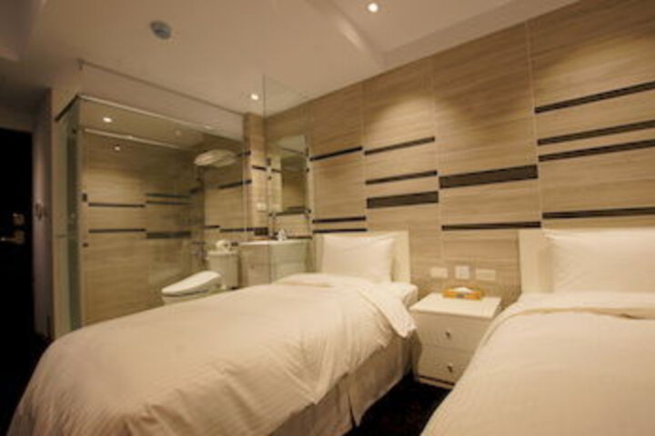 Room 13 of 65
