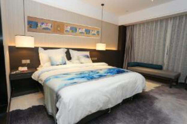 Room 6 of 8