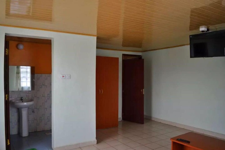 Room 10 of 17