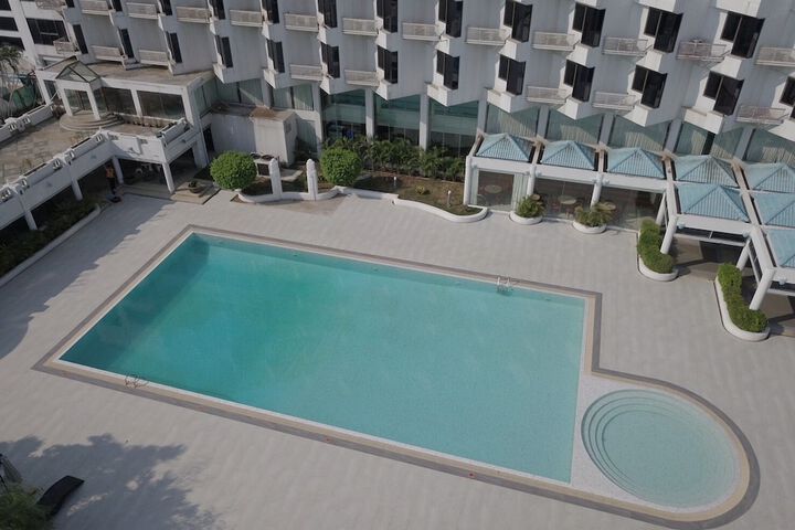 Hotel Pool