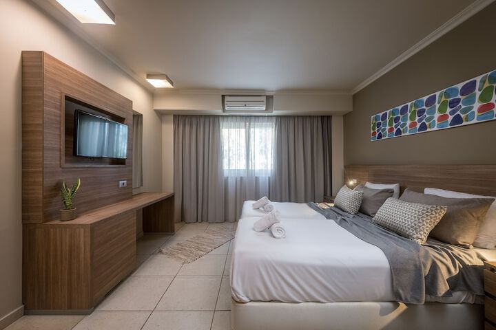 Room 53 of 236
