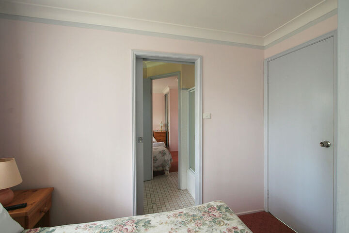 Room 32 of 177