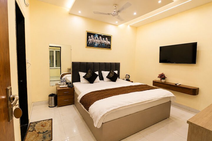 Room 38 of 53