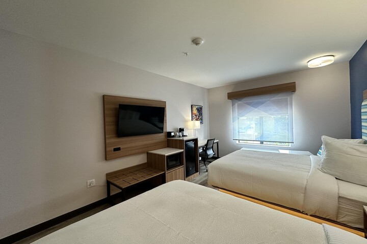 Room 13 of 69