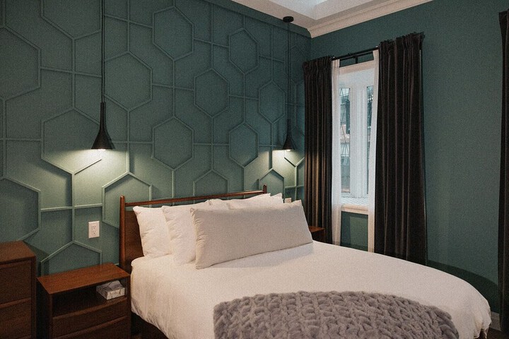 Room 10 of 37