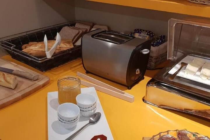 Breakfast/Coffee Service 33 of 36