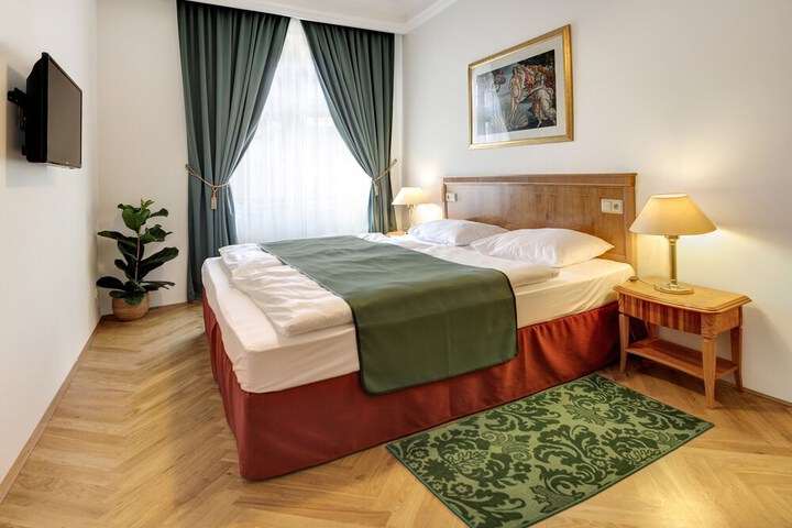 Room 21 of 82