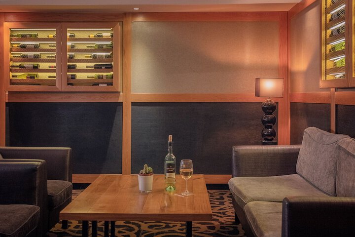Lounge 41 of 58
