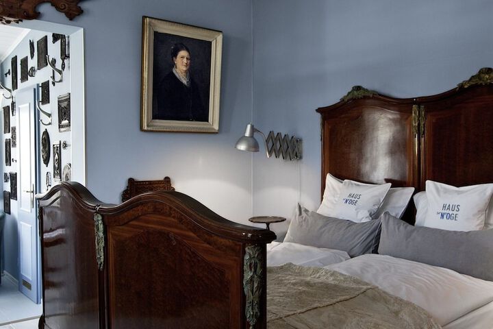 Room 9 of 68